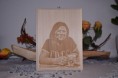 /album/fotogaleria-gravirovanie-obrazov/gravirovanie-fotografii-portret-drevo-masiv-fotoportret-1-8-jpg/